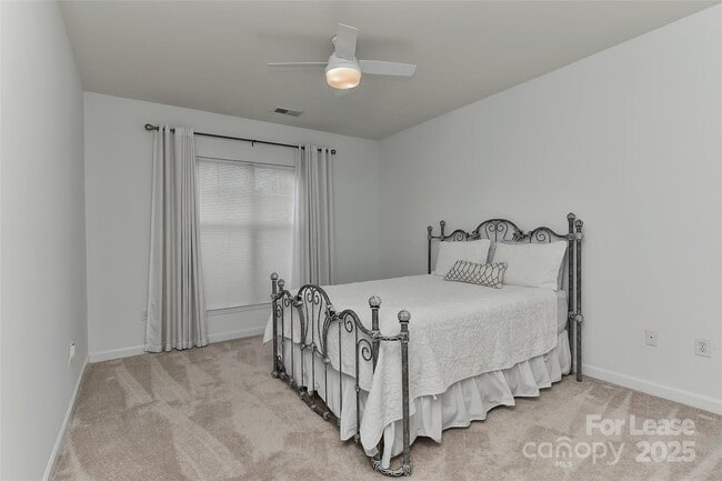 Building Photo - 17109 Red Feather Dr