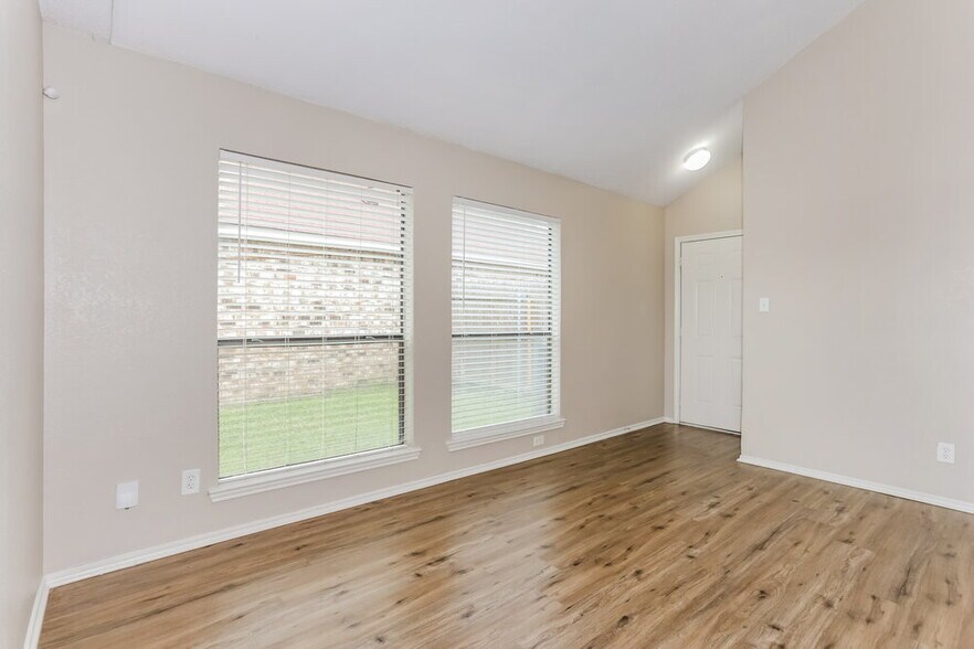 Building Photo - 2618 Butterfield Dr