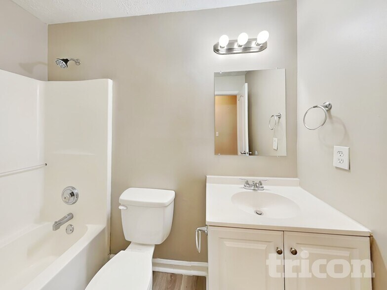 Building Photo - 266 Summer Hill Cir