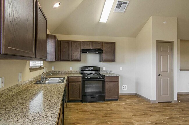 Building Photo - 5750 Kyle Cove Dr
