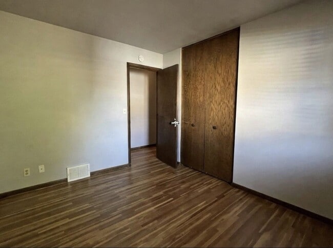 Building Photo - 993 Oriole Dr