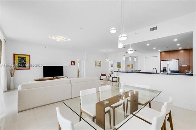 Building Photo - 7901 Hispanola Ave