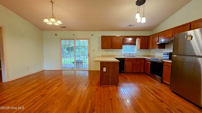 Building Photo - 830 Wood Creek Dr