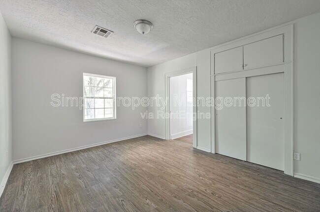 Building Photo - 713 SW 25th St