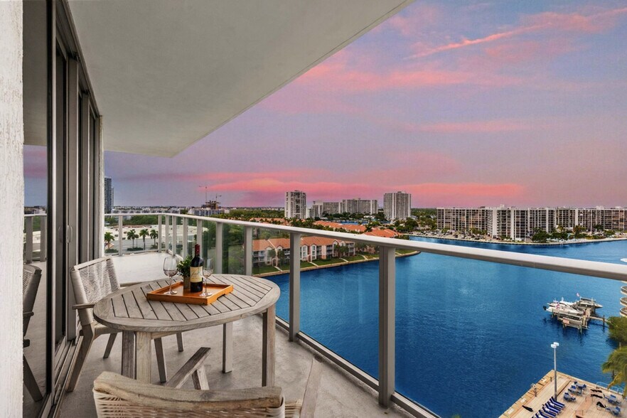 Building Photo - 4010 S Ocean Dr