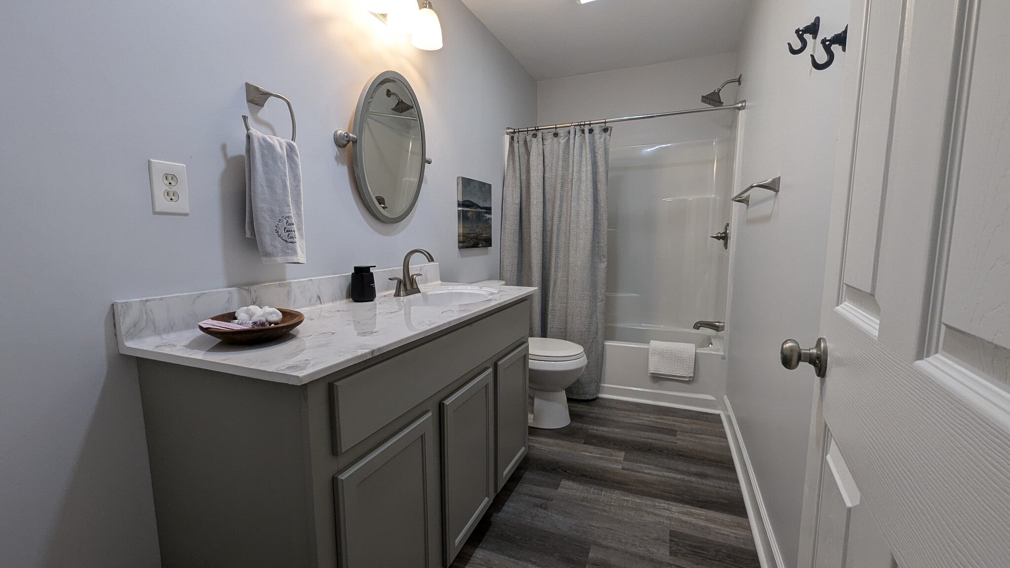 newly remodeld bathroom - 106 Sheffield Ln