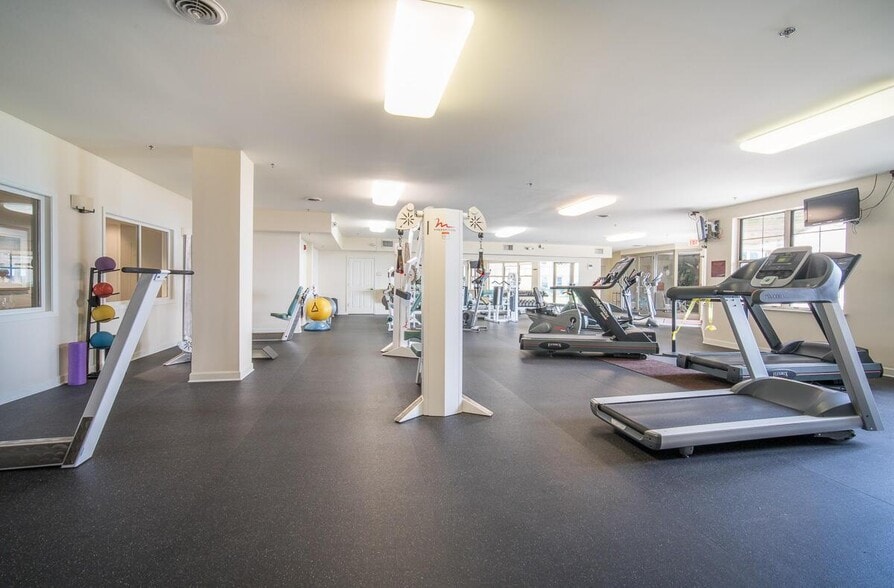 Building Photo - 4110 S Lake Dr