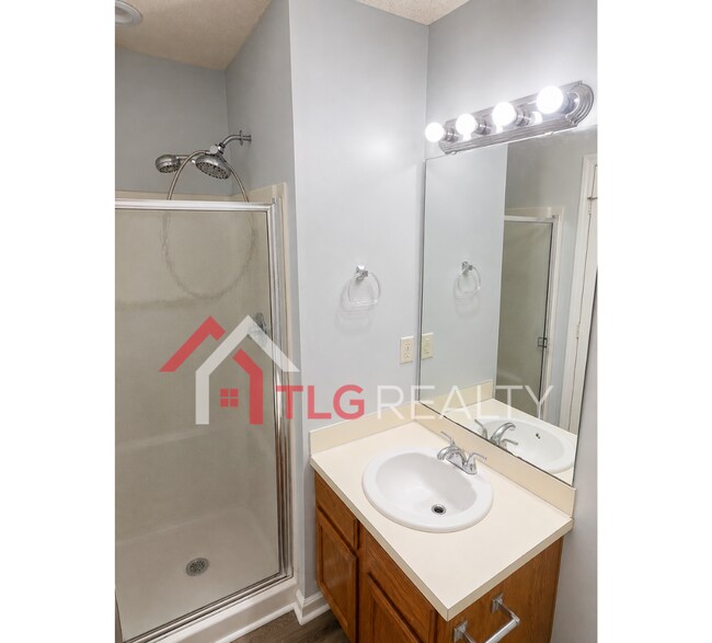 Building Photo - 3821 Rosedown Dr