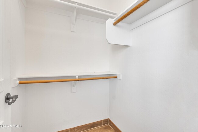 Building Photo - 3233 E Blue Ridge Way