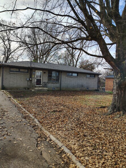 Primary Photo - 293 Garry Dr