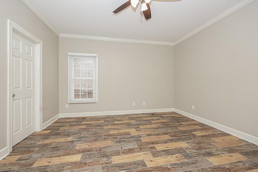 Building Photo - 411 Carmel Dr
