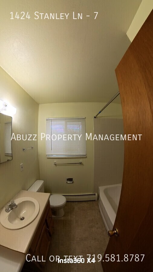 Building Photo - 1424 Stanley Ln