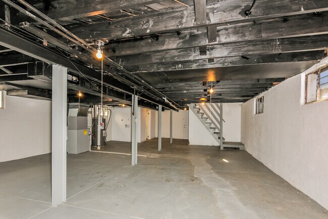 Building Photo - Fantastic 2bd/1.5ba home! Coming soon!