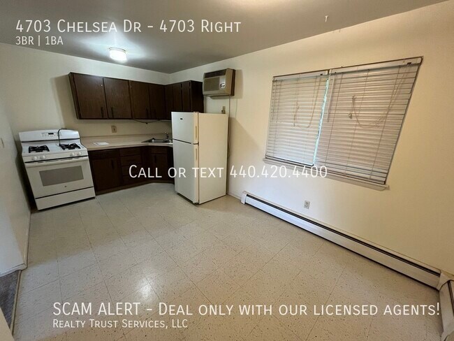 Building Photo - 3 bed 1 bath Duplex