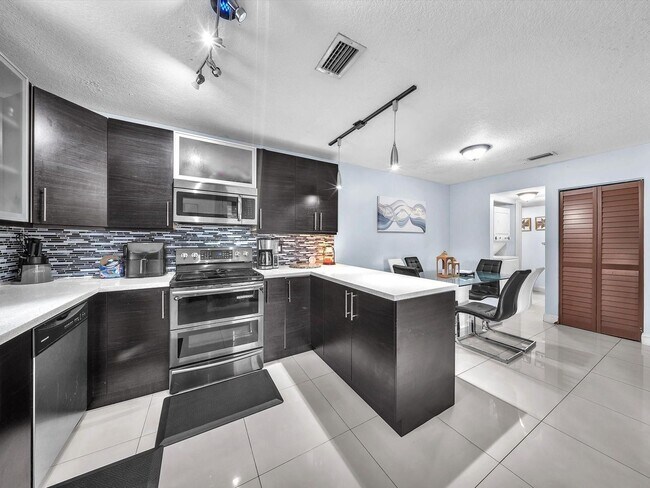 Building Photo - 2496 NW 99th Ave