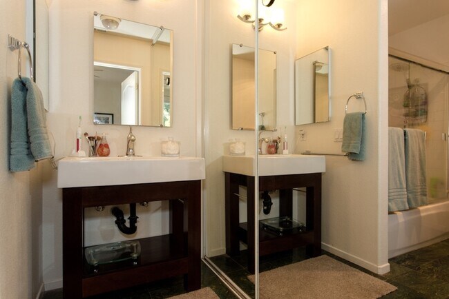 Building Photo - 3621 Bernwood Pl