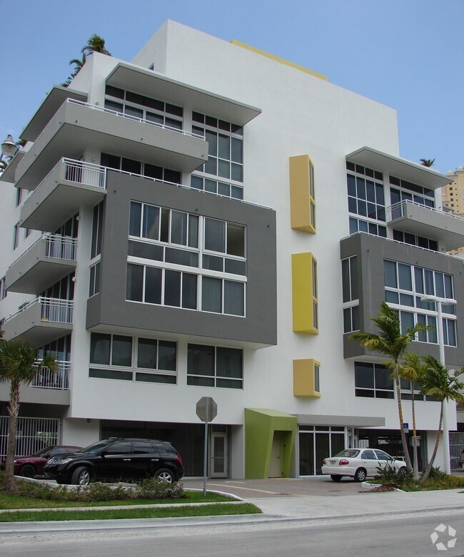 Building Photo - Bella Condos