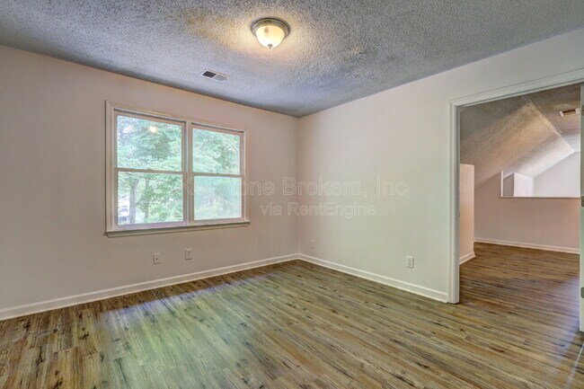 Building Photo - 212 Clarkdell Dr