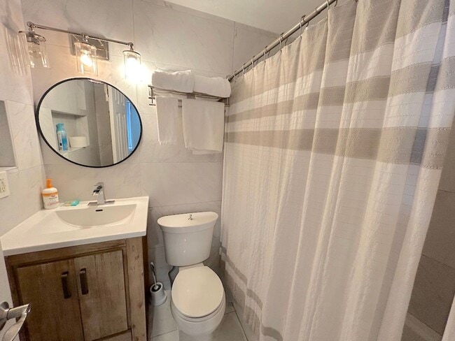 Building Photo - 2 BED | 1 BATH | VICTORIAN DISTRICT