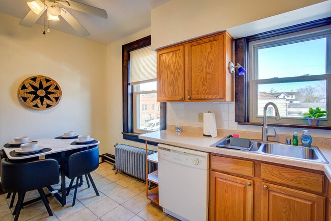 Building Photo - 1253 Williamson St