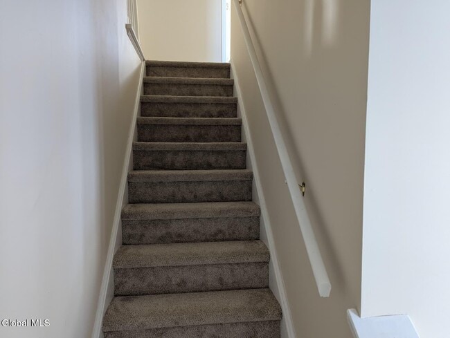 Building Photo - 13 Erie Ct