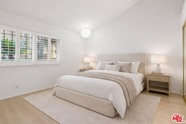 Building Photo - 4345 Canoga Ave