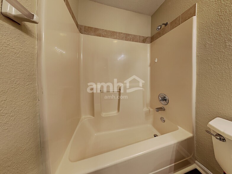 Building Photo - 5521 Bracken Cir