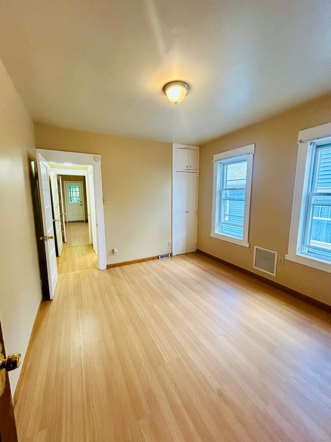 Building Photo - 25 Holbrook St