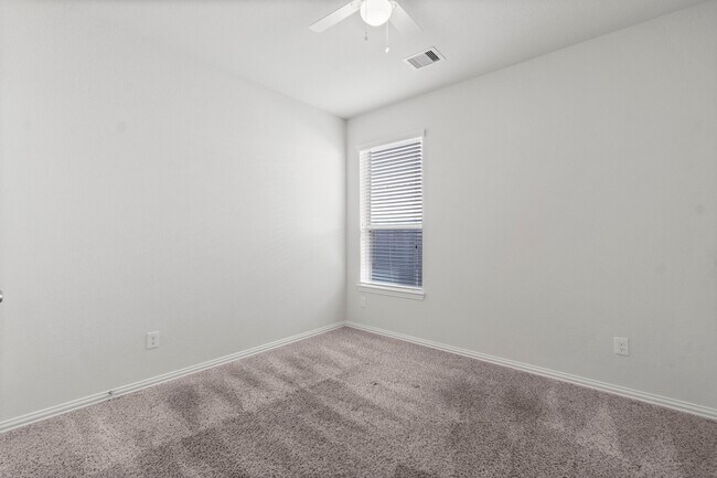 Building Photo - 4234 Green Landing Dr