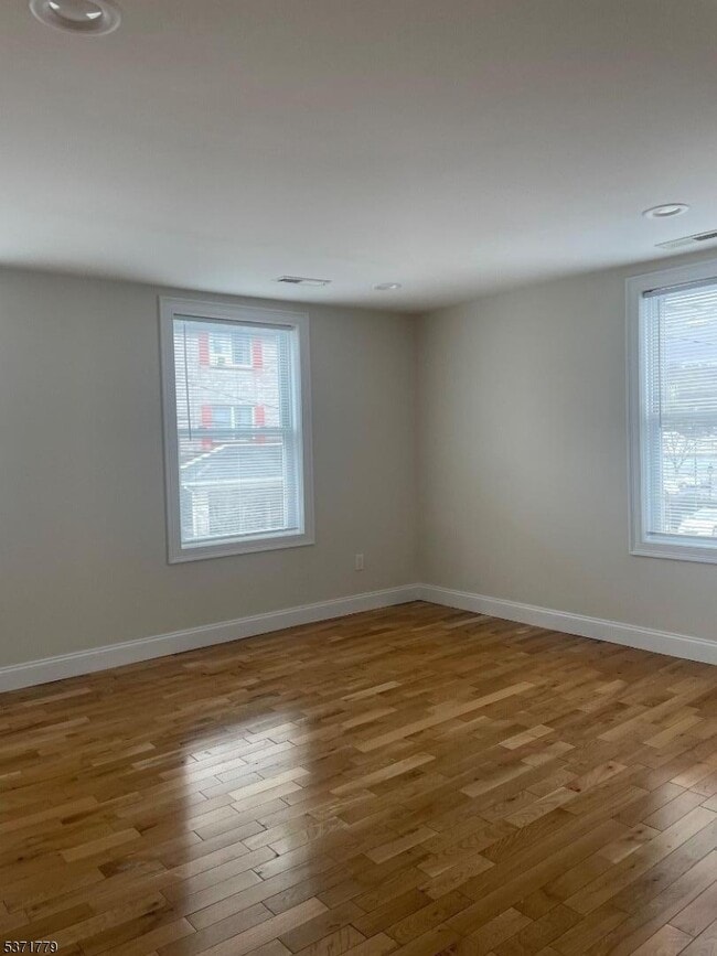 Building Photo - 271 Main St