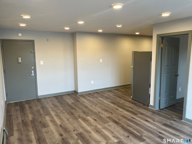 Building Photo - 32 Cook Ave