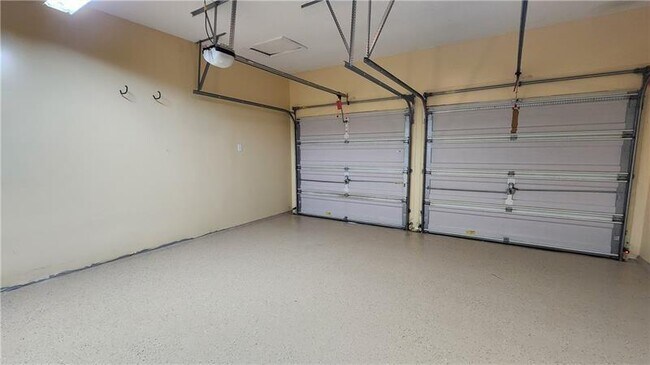 Building Photo - 3330 Ridgefair Dr