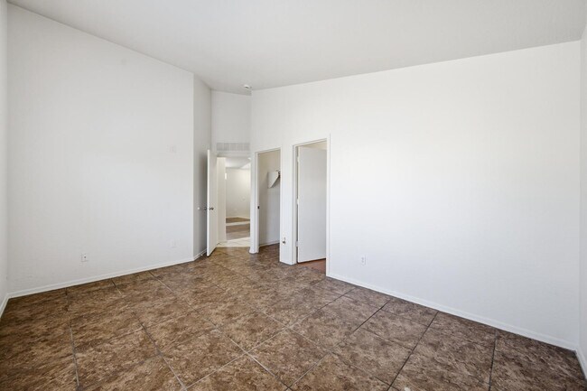 Building Photo - 12418 W Windrose Dr