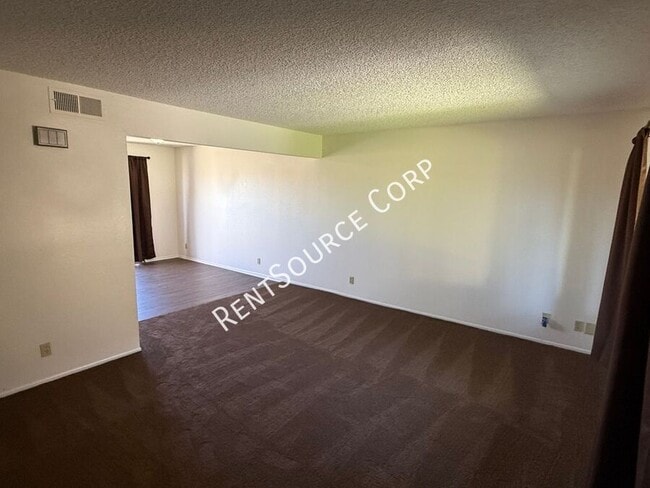 Building Photo - 1303 W Ave J 4