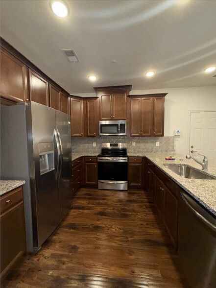 Kitchen + counter space view - 2719 Pinebrook Rd