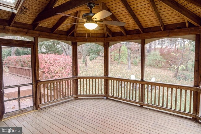 Building Photo - 15292 Surrey House Way