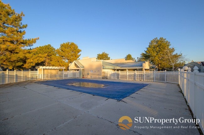 Building Photo - Newly Remodeled Condo In Taylorsville!