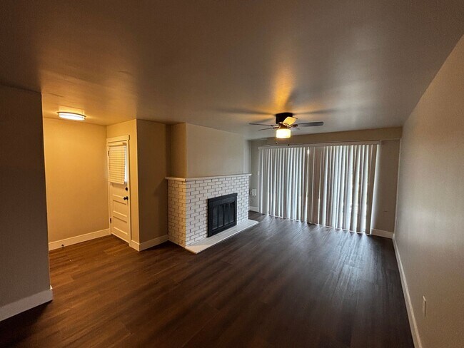 Building Photo - Beautiful duplex for rent near Capitol!