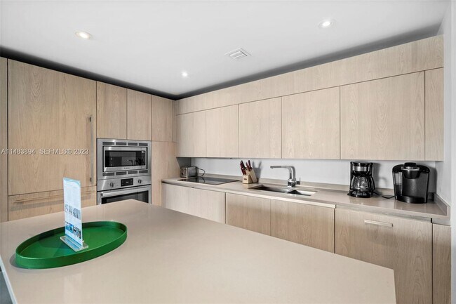 Building Photo - 4111 S Ocean Dr