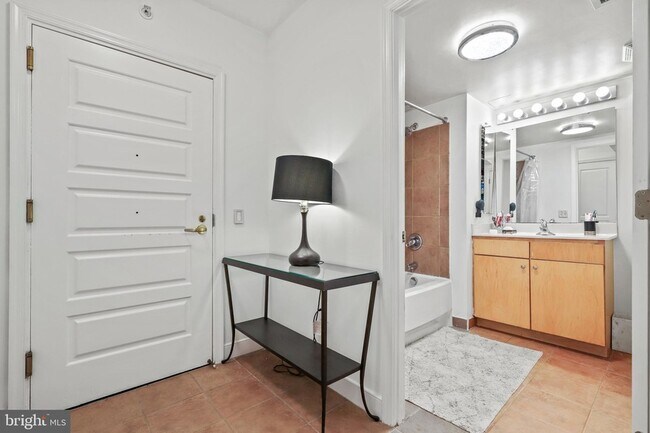 Building Photo - 616 E Street NW Unit 1007