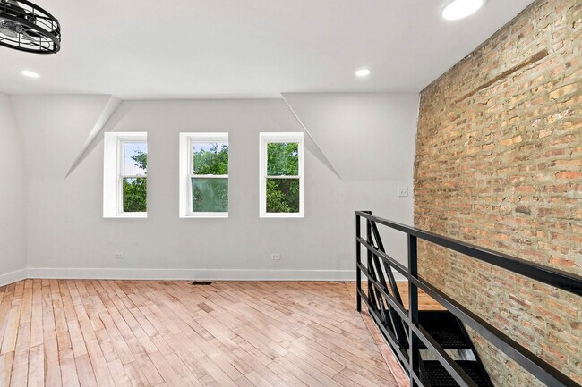 Building Photo - 3619 S Giles Ave