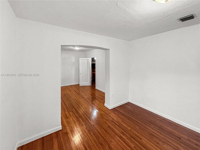 Building Photo - 1575 SW 12th Ave