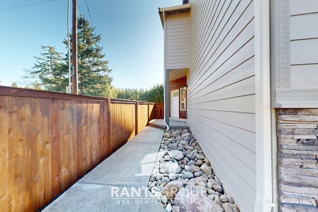 Building Photo - Leah's Landing