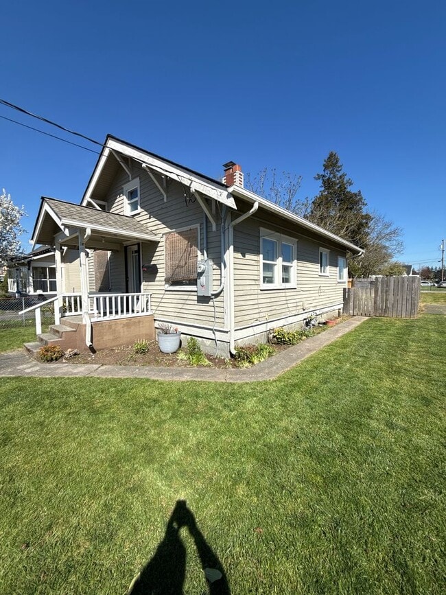 Building Photo - Downtown Charming Puyallup 2 bedroom home