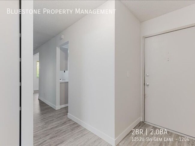 Building Photo - 12520 SW Gem Ln