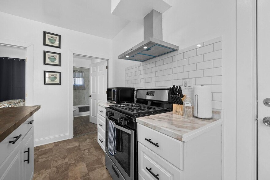 Building Photo - 4878 Tarnow St