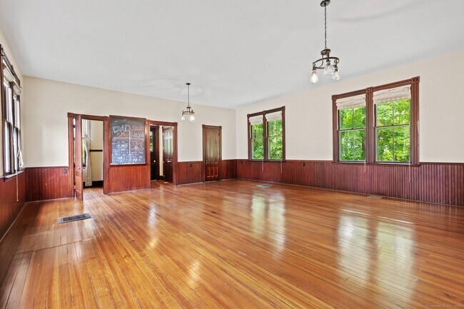 Building Photo - 83 Camp Ave