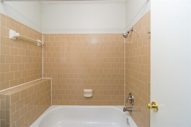 Building Photo - 2902 Laurelridge Dr