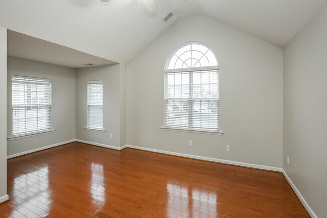 Building Photo - 4004 Houldsworth Dr