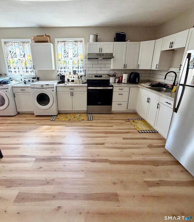 Building Photo - 85 Maplewood Ave